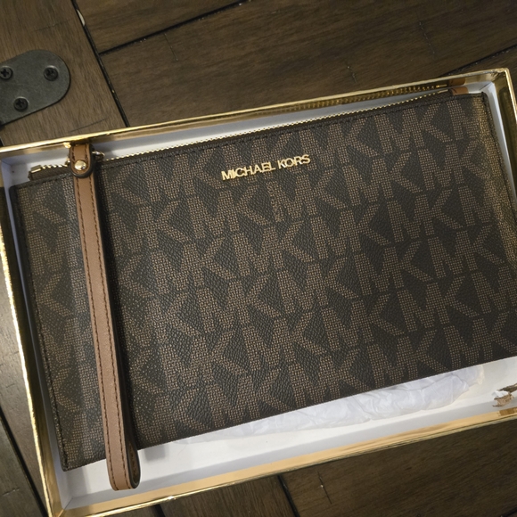 Michael Kors Brown Wristlet Bag - Picture 1 of 3